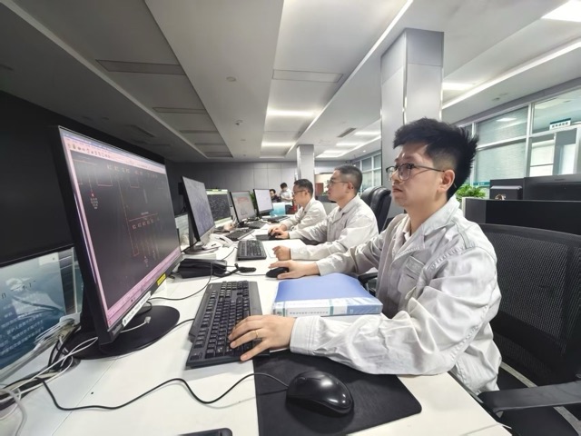 電服務指揮中心配調人員啟動應急預案。國網宜賓供電公司供圖