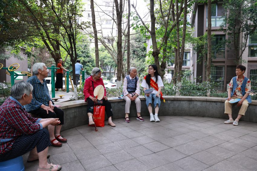 彭山区局开展普法进社区活动。杨千依摄