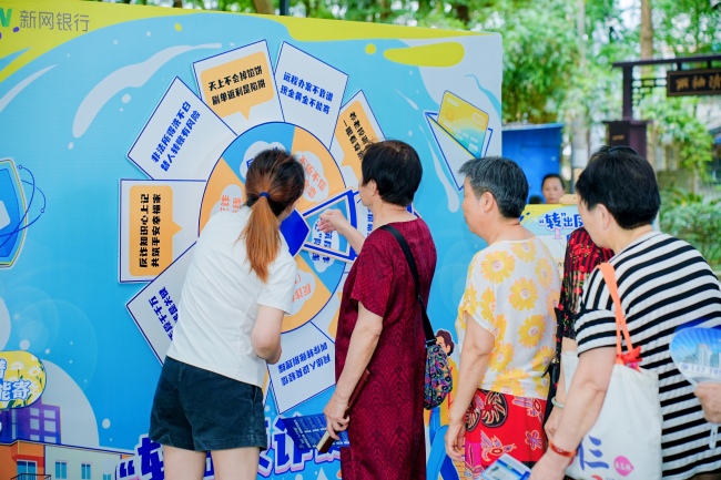 居民在积极参加反诈活动游戏。主办方供图