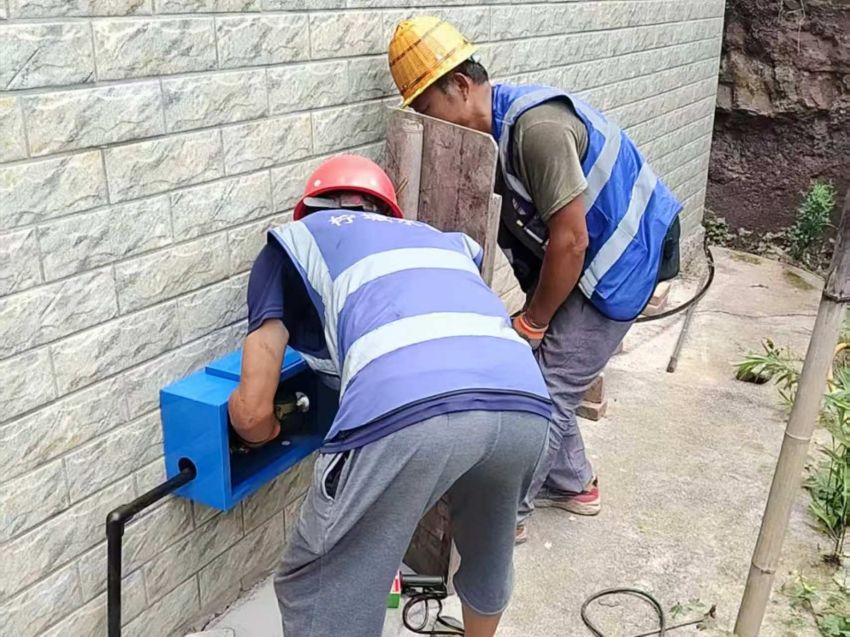 自来水安装工程作业现场。李家镇供图
