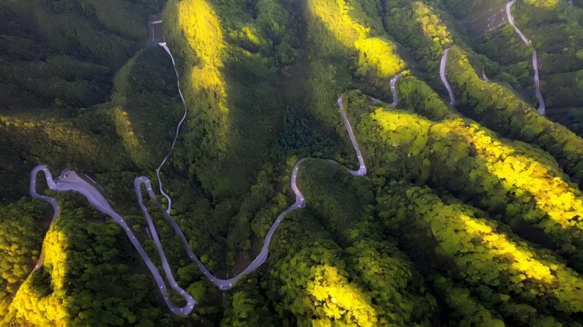 风光迤逦的光雾山。巴中市委宣传部供图