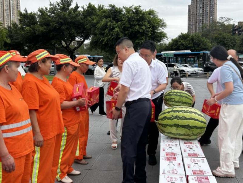 旌阳区2026年“夏送清凉”慰问活动现场。旌阳区总工会供图