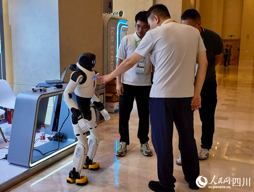 智造蓉品展区。人民网记者朱虹摄