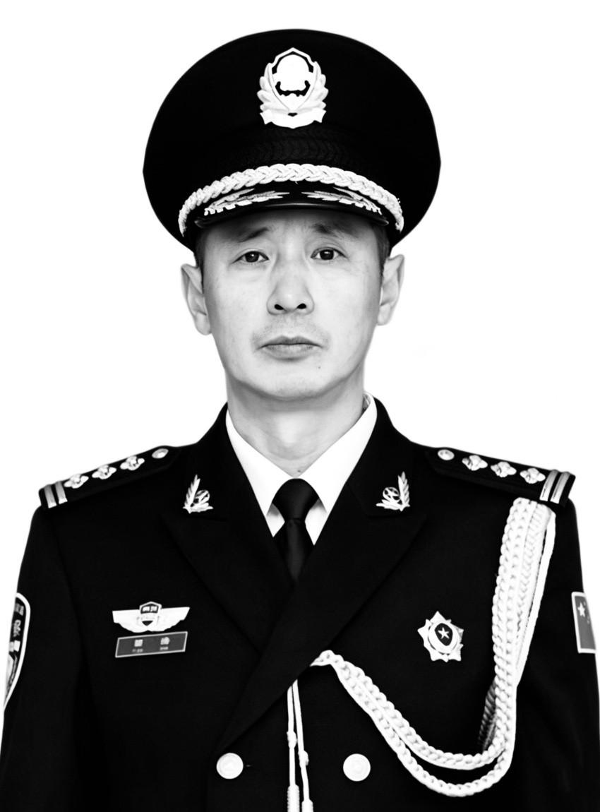 宜賓市公安局交通管理支隊民警田浩。宜賓公安供圖