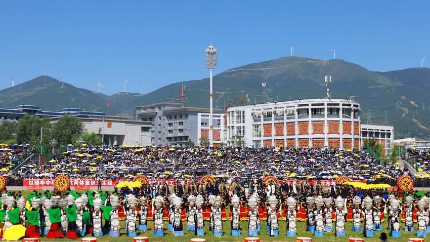 “火把原乡·清凉布拖”2026年布拖彝族传统火把节开幕式在火把广场盛大启幕。布拖县融媒体中心供图