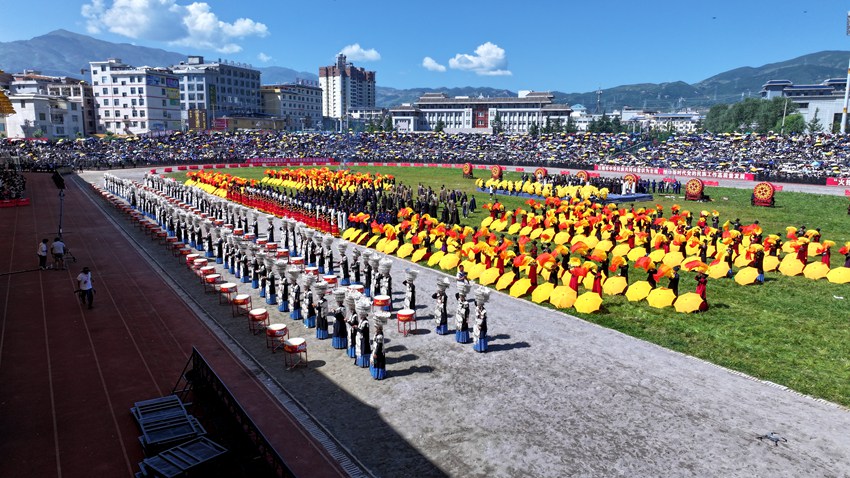 “火把原乡·清凉布拖”2026年布拖彝族传统火把节开幕式在火把广场盛大启幕。布拖县融媒体中心供图