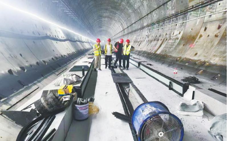 成都轨道交通在建线路迎“烤”