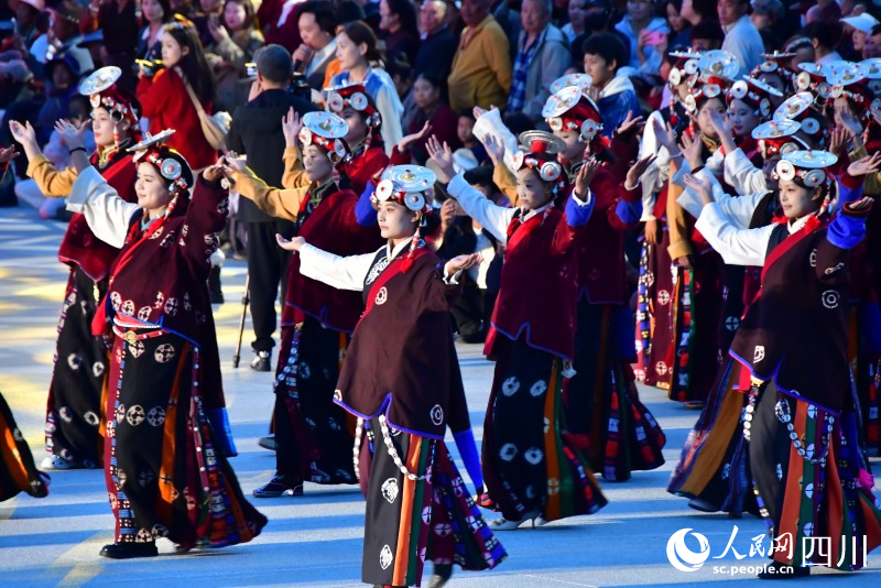 尚锅庄晚会现场。人民网记者 朱虹摄