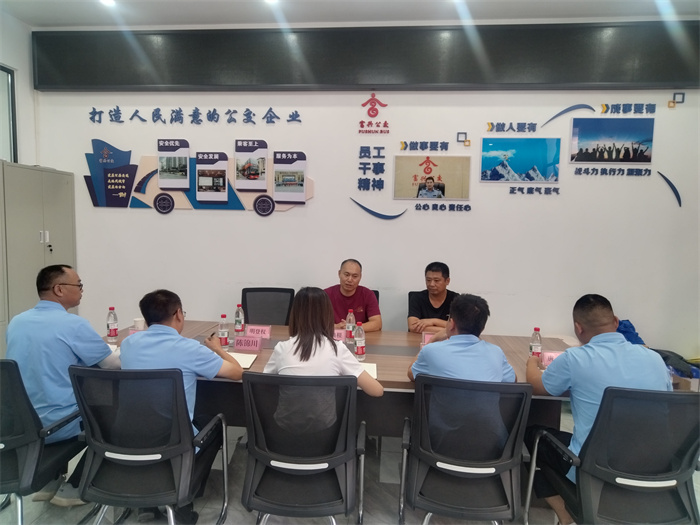 座谈交流。富顺县退役军人事务局供图