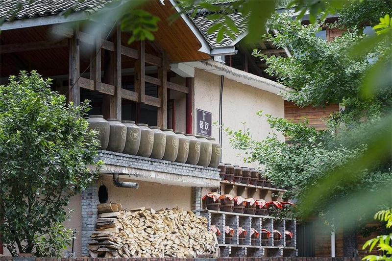 月坝村盘活老旧民居，打造农家乐，发展特色餐饮。夏博供图