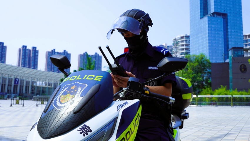 成都高新公安吗民警正在现场执勤。成都高新公安供图
