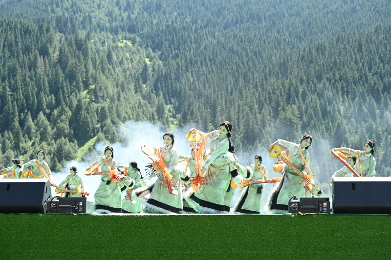 2026四川甘孜山地文化旅游节开幕式现场。
