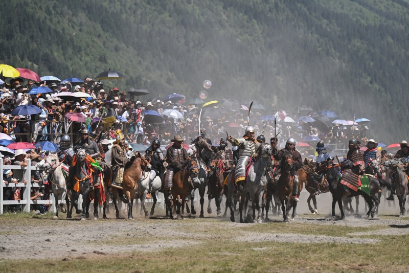 2026四川甘孜山地文化旅游节开幕式现场。