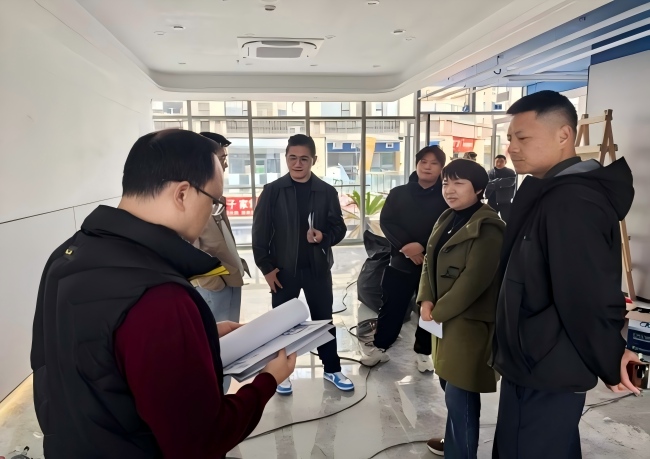 “金准勘”现勘队伍现场解读。成都市金牛区政务服务管理和行政审批局供图
