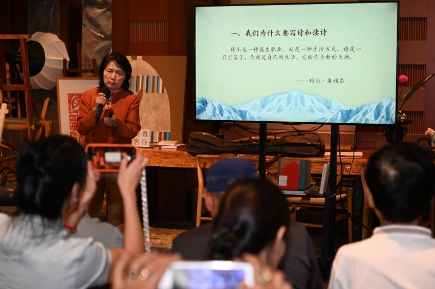 中国作家协会会员、西藏诗人刘萱正在分享创作心得。主办方供图