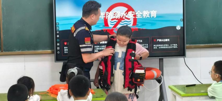 防溺水安全教育课现场。李佳颖摄