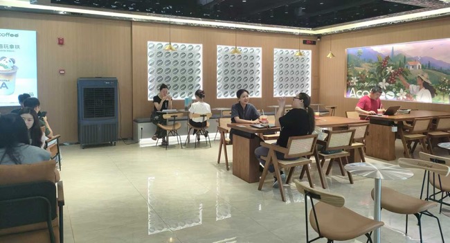 咖啡店實景。黃成薇供圖