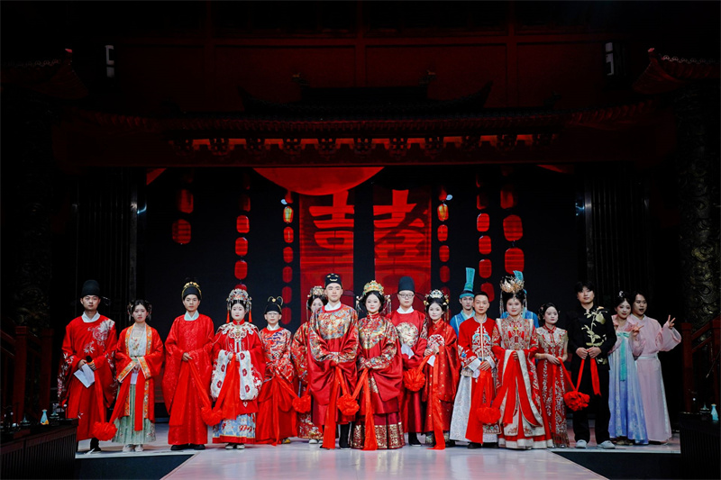 传统仪式徐徐铺展，庄重典雅的礼仪流程将现场气氛推向高潮。翠屏区融媒体中心供图
