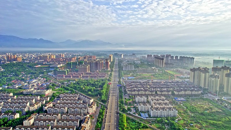绵竹城市航拍图。绵竹市融媒体中心供图