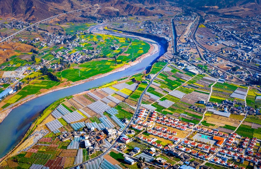 涼山安寧河流域。鐘源攝