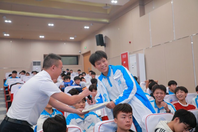 问答互动。唐思琴供图