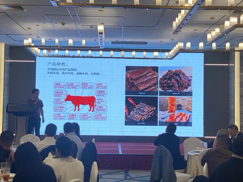 四川瑞霆食品有限公司负责人介绍企业发展情况。活动主办方供图