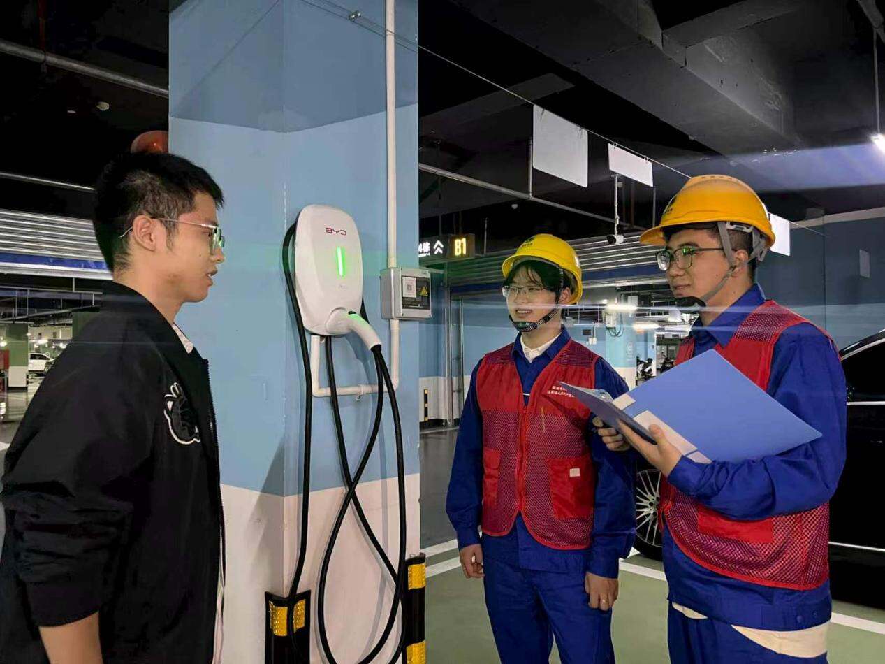 供电人员了解新能源车主用电情况