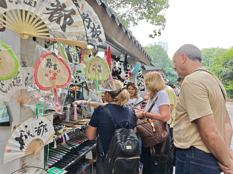 深耕国际文旅市场成都青羊把口岸客流转化为城市消费增量(图1)