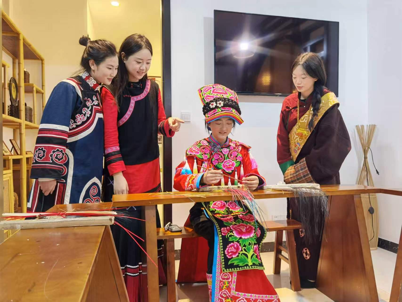 竹编专业学生技艺展示。学校供图
