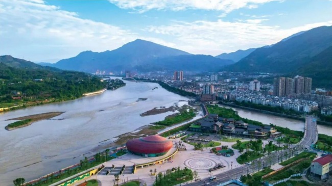 鸟瞰沙湾城区全景。沙湾区委宣传部供图