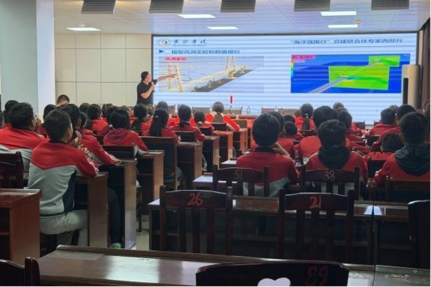 专家们作科普讲座。陈锦清摄