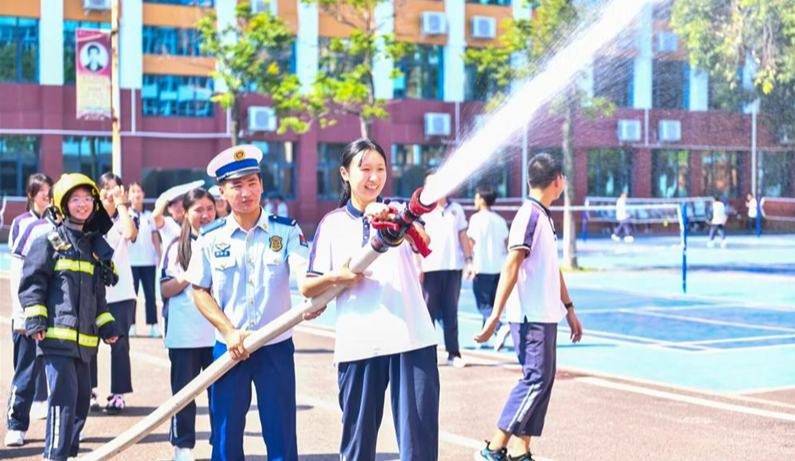 广元：多部门齐发力 护学子平安行