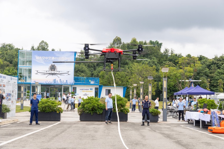 無人機消防場景展示。翁光建攝