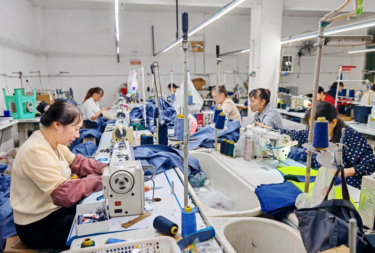 雅斯兰制衣厂。兴隆镇供图