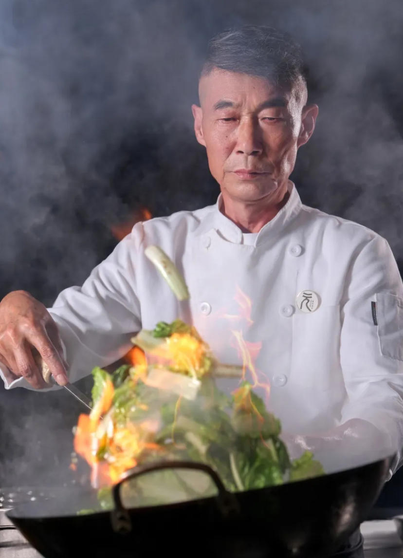 作中的张元富
