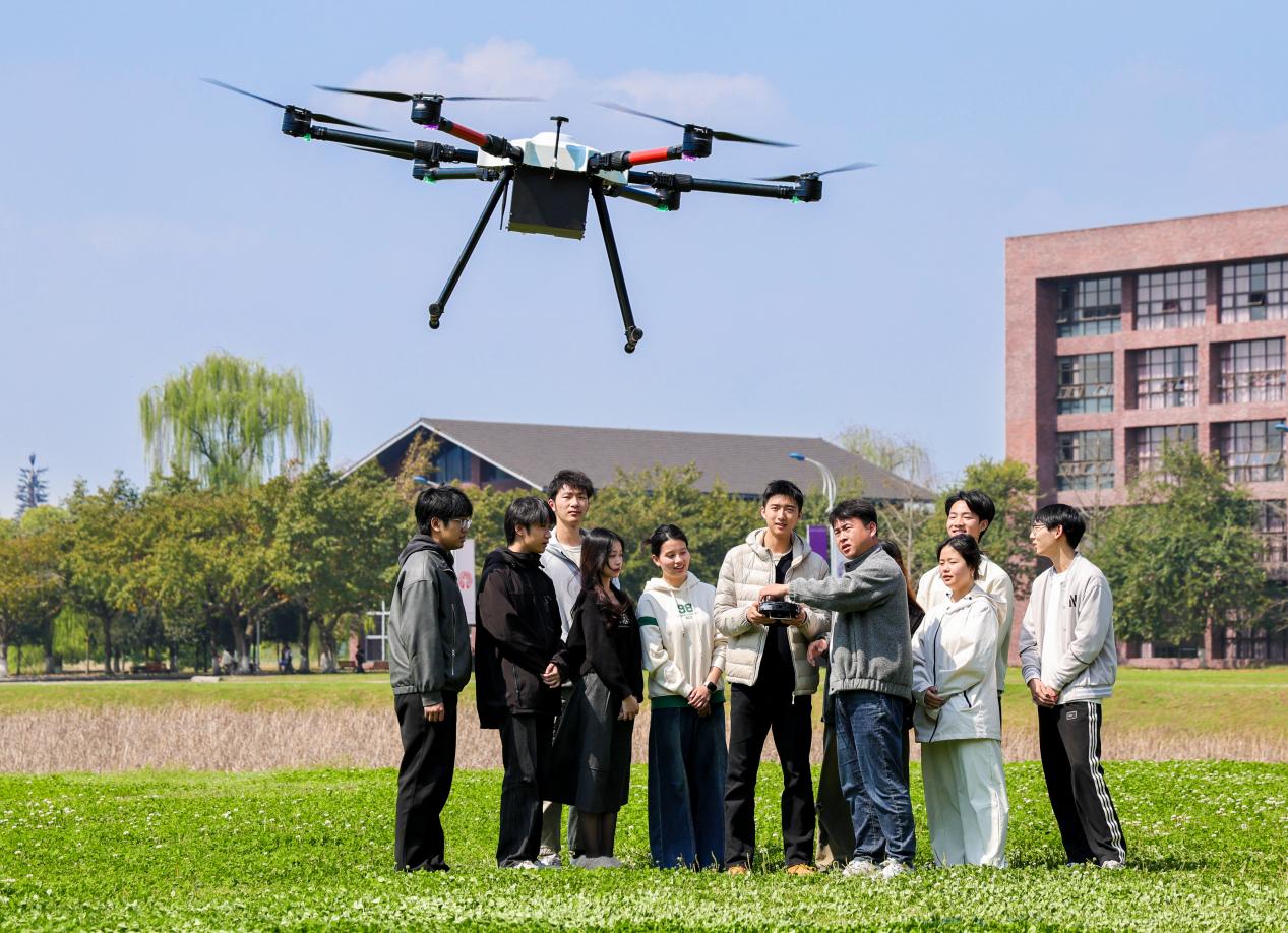 無人機技術賦能高校專業教育。四川大學錦江學院供圖