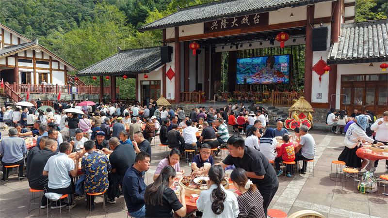 特色壩壩宴。張文良供圖