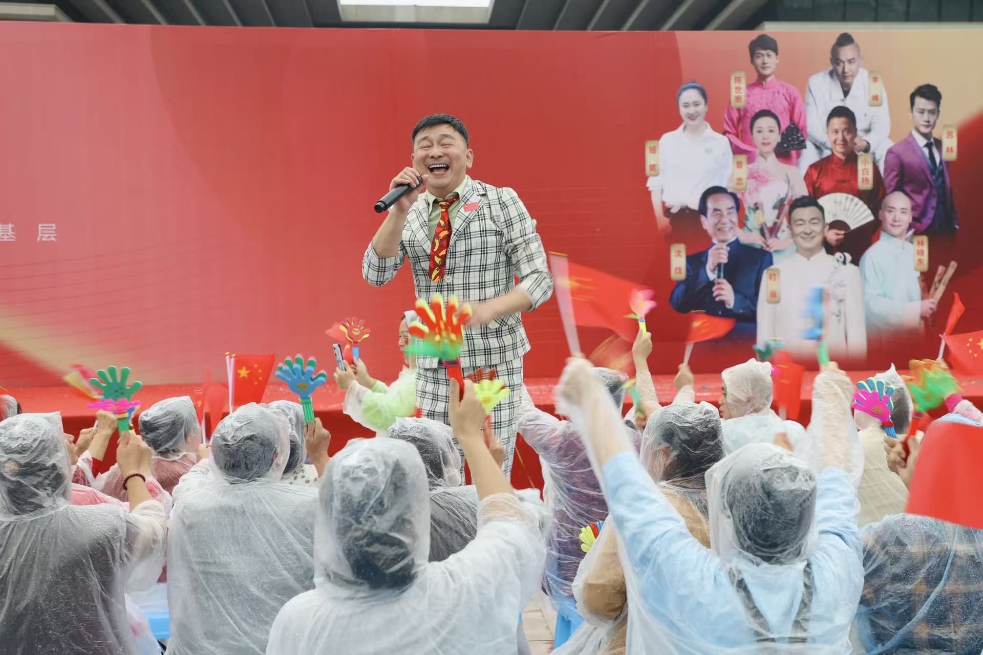 “乐享天府”文艺名家公益巡演。翠屏区融媒供图