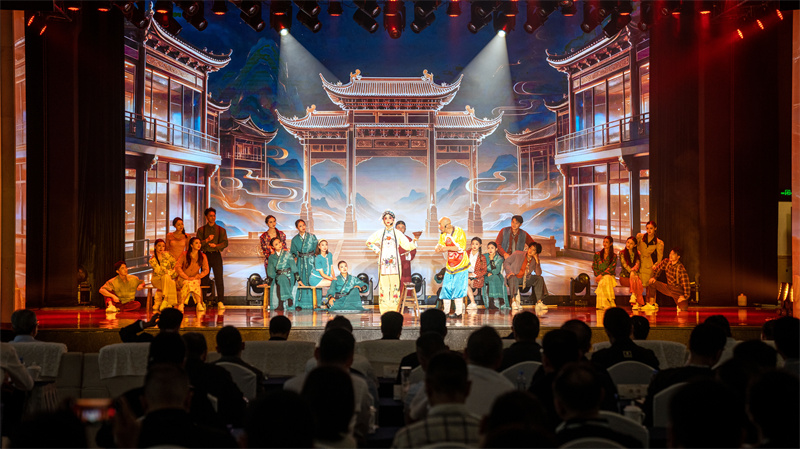 戏剧《茄香四川·巴适入戏》演出现场。什邡市融媒体中心供图