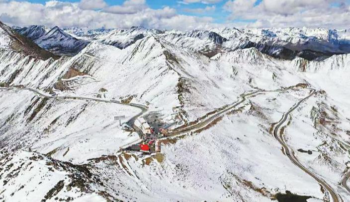 隧道通车一年后 重访夹金山
