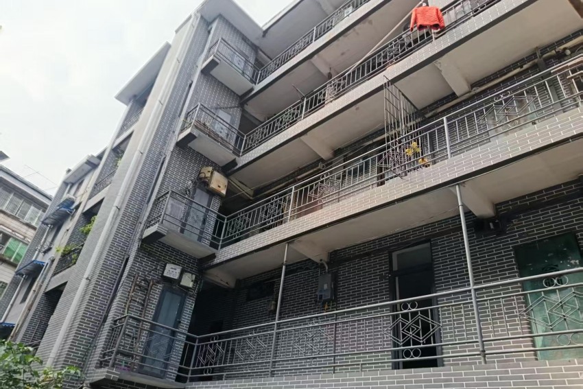 居民新村5栋筒子楼改造后。内江融媒体供图
