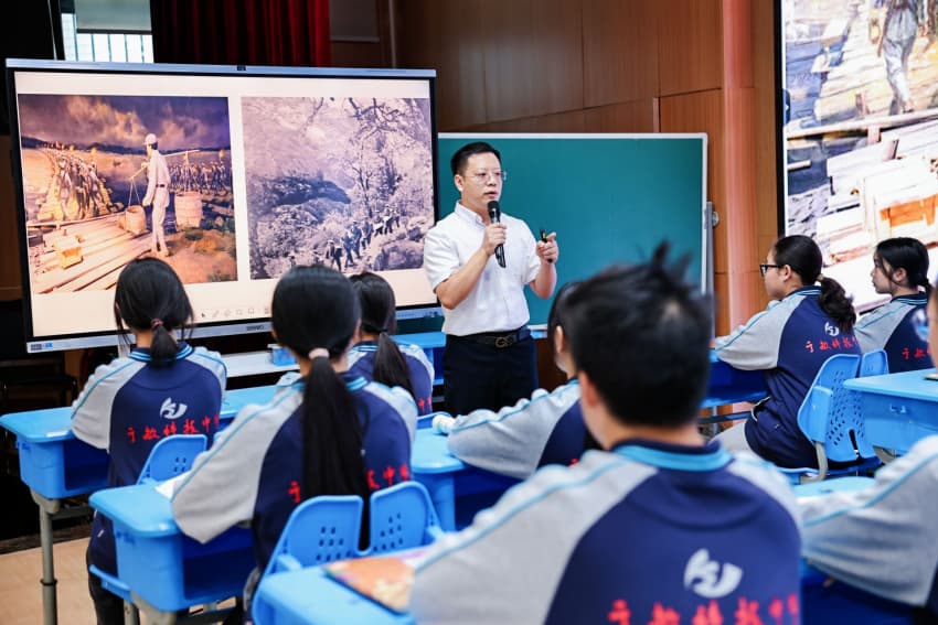 四川省科学城第一中学魏骏鹏授课现场。绵阳师范学院供图