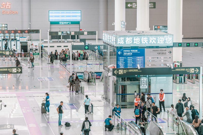 市民乘坐成都地铁出行。成都轨道集团供图