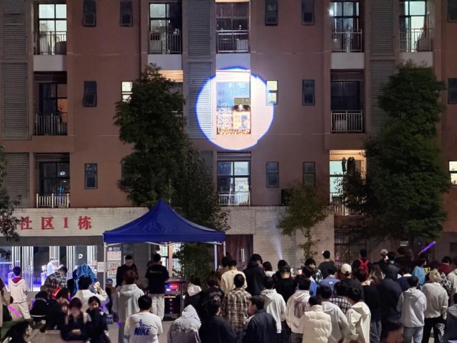 “陽台音樂會”活動現場。 四川科技職業學院供圖