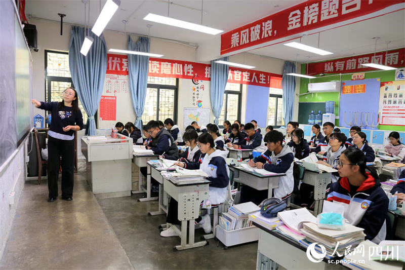 老師在津金班上課。人民網記者 王波攝