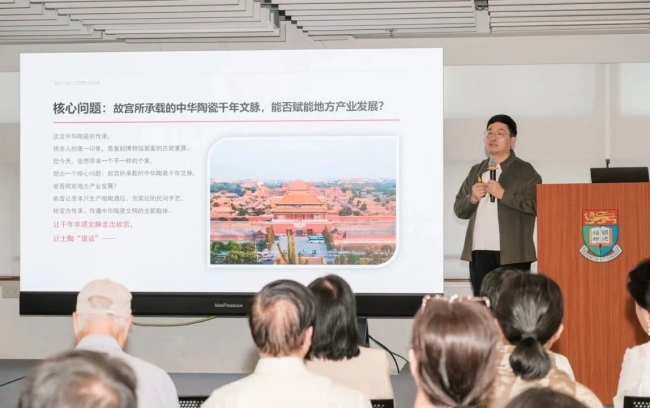 劉勇作主題講座。章涵供圖