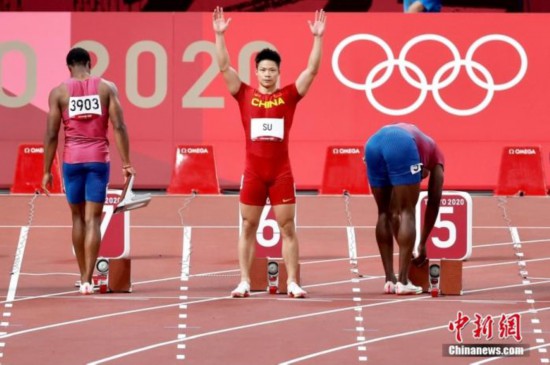 北京时间8月1日晚，在东京奥运会男子百米决赛中，中国选手苏炳添以9.98秒的成绩获得第六名，作为首位闯进奥运男子百米决赛的中国人，他再次创造了历史。<a target='_blank'  data-cke-saved-href='http://www.chinanews.com/' href='http://www.chinanews.com/'><p  align=