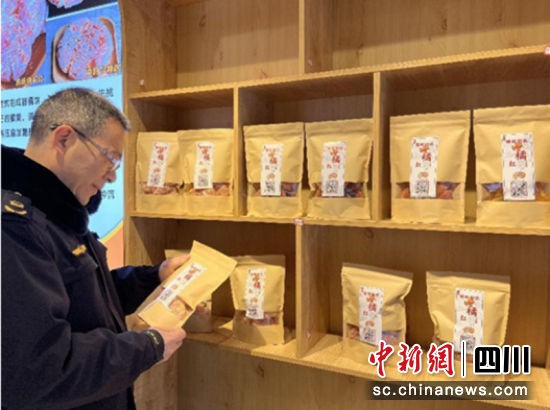 執法現場。 張進 攝