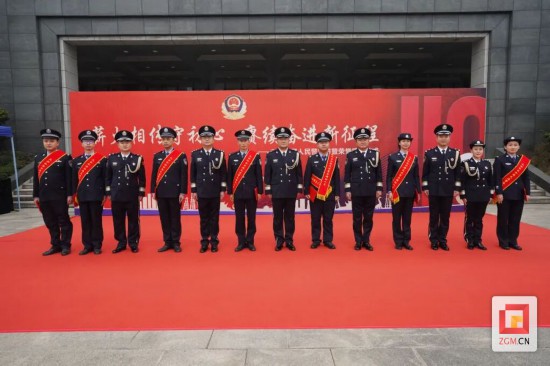为优秀辅警颁奖