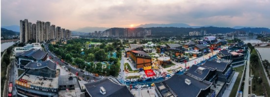 熊猫绿岛文旅特色消费街区     雨城区文广体旅局供图